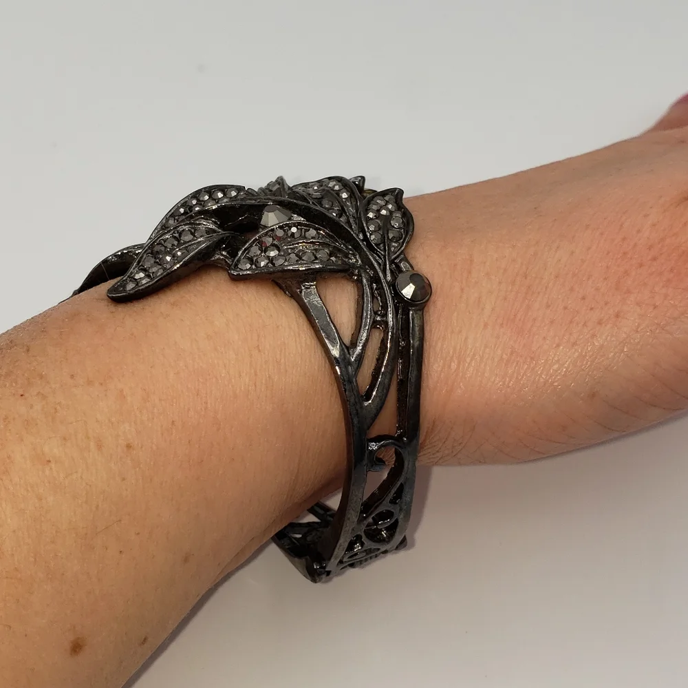 Pewter color dark gem enhanced botanical  spring style cuff bracelet - Picture 2 of 5